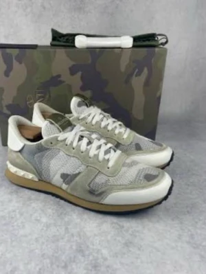 Söker rockrunners  - Söker valentino rockrunners 