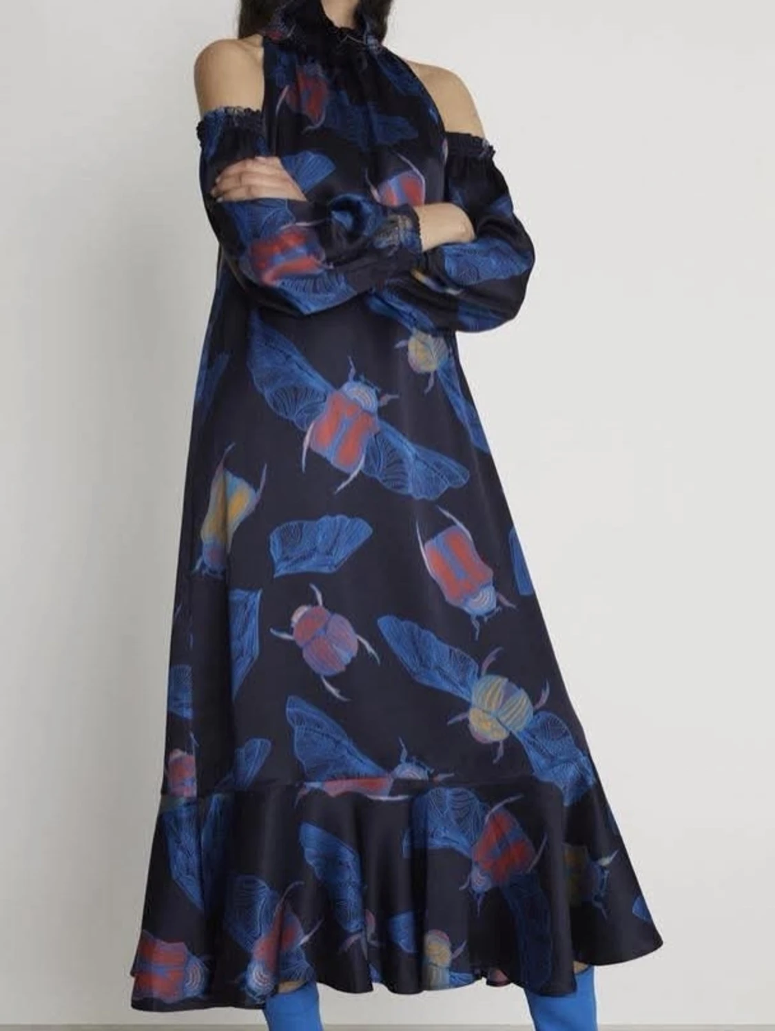 Mörkblå långklänning med insektsmönster - 1