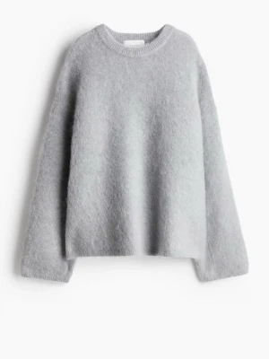 Grå mohair tröja  - Grå mohair tröja ifrån H&M i storlek xs, helt nyskick!! Säljer då den tyvärr inte passade, nypris är 799kr!!💕 Pris kan diskuteras, säljer gärna på v!n!ed!!