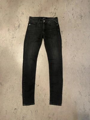 Replay skinny fit - Replay jeans - New luz skinny fit i ny skick. Hör av dig vid eventuella frågor eller funderingar!😁