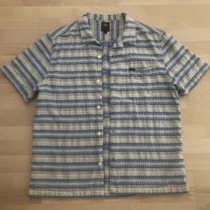 Lee Short Sleeve - Knappt använd pga. för stor