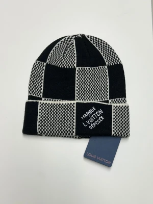 Mössa Lv - Säljer en mössa helt ny. Storlek One Size. Snabb frakt 