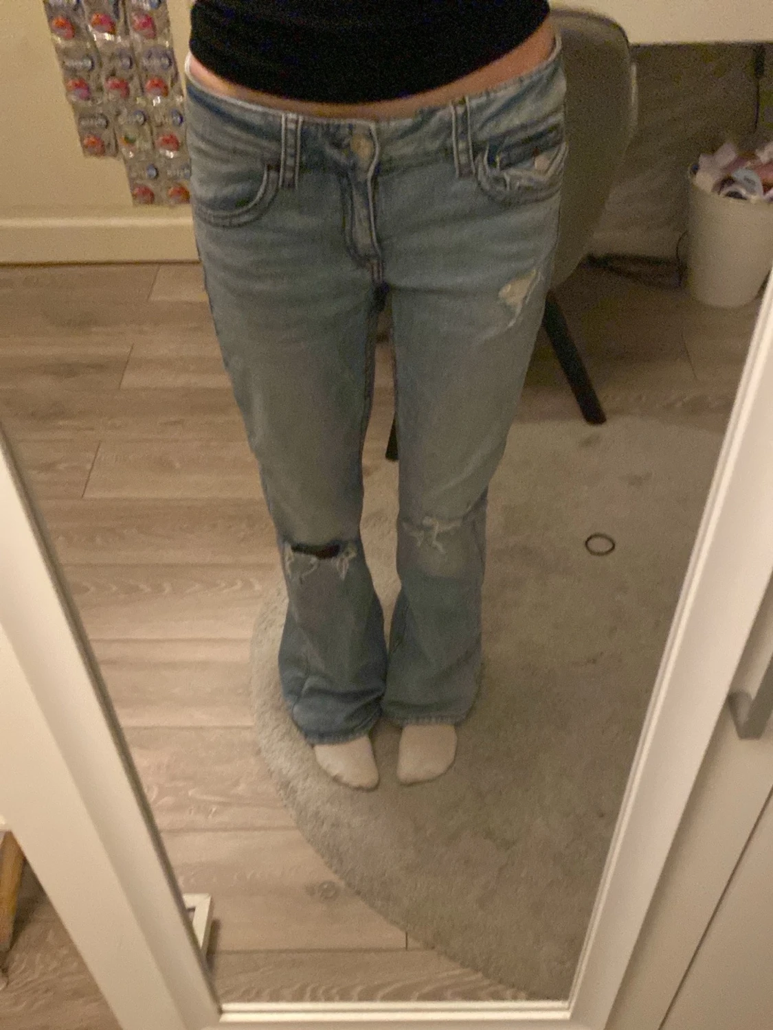 Bootcut ljusblå jeans med slitningar - 3