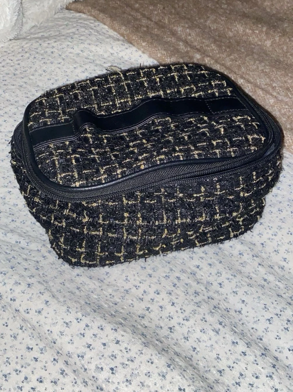 Svart rutig necessär med dragkedja