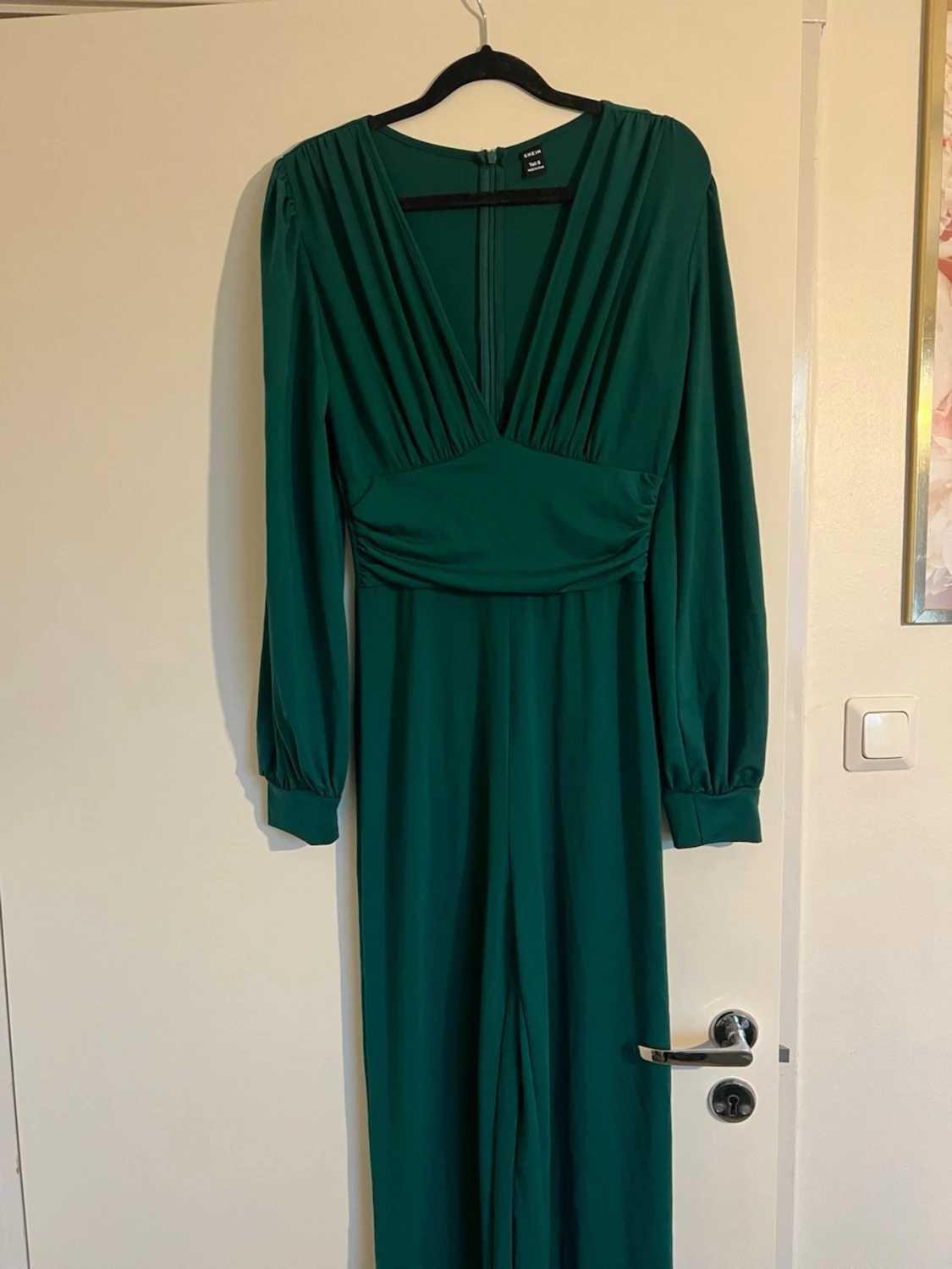 Grön långärmad byxdress med v-ringning