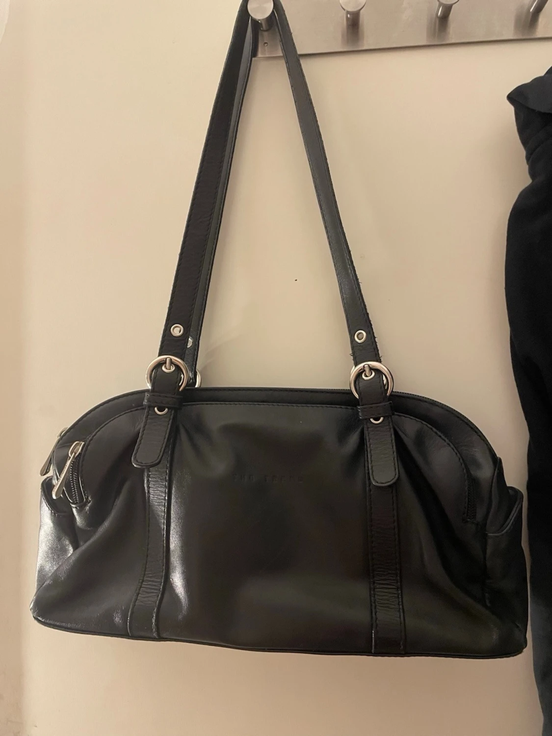 Svart axelväska från The Trend - 1