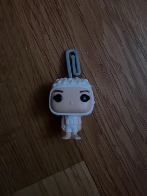 Eleven in tank funkopop - Strangerthings kinder joy funko pop eleven in tank