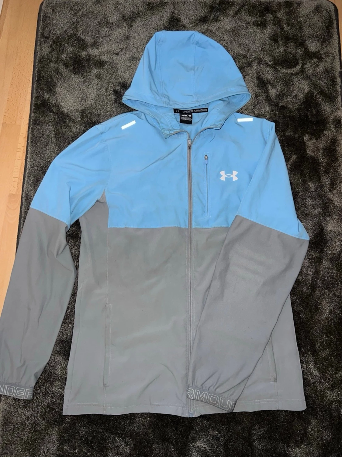 Blå och grå vindjacka från Under Armour