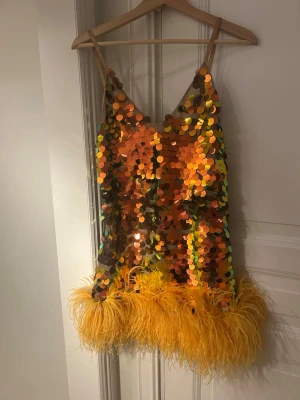 Paljettklänning från Zara - Superläcker  klänning från Zara. Endast använt 1 gång. Storlek S!! 