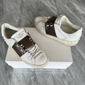 Valentino Open skor  - Valentino skor - Bra skick - Tillbehör: Valentino kort - Nypris: 6000kr - TrendWardrobe