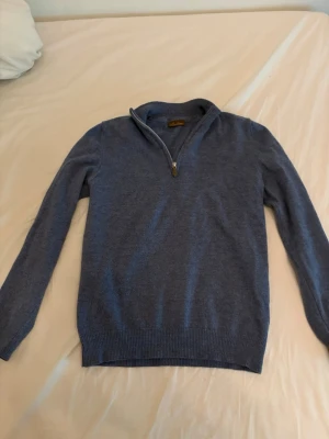 Stenströms  - Stickad quarter zip från stenströms i 100 % merinoull storlek M men passar som s nypris cirka 2000kr!