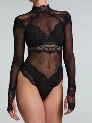 Svart spetsbody från Hunkemöller XS - Säljer en svart body från Hunkemöller i storlek XS. Bodyn är i transparent mesh med spetsdetaljer, hög hals och långa ärmar. Lätt vadderad vid kuporna. Materialet är mjukt och stretchigt. Helt ny och oanvänd med etiketter kvar. Nypris 800kr