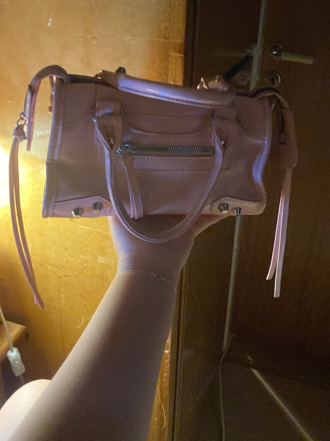 Rosa handväska med dragkedja - 1