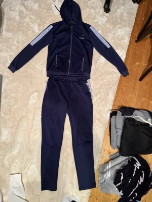 MDV maniere de voir - Maniere de voir set tracksuit 