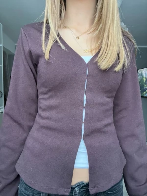 Mörkbrun kofta från Bik Bok - Jättesnygg!! Köpt för 500