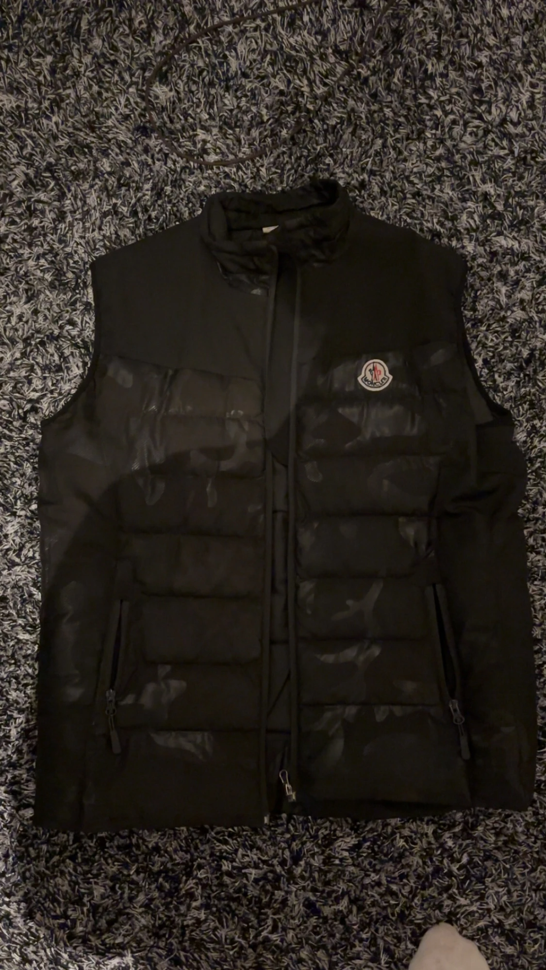 Svart dunväst från Moncler