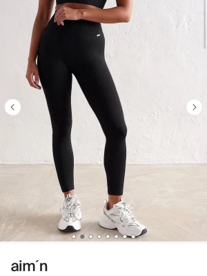 Svarta träningsbyxor aimn - Träningsbyxor ifrån aimn💕