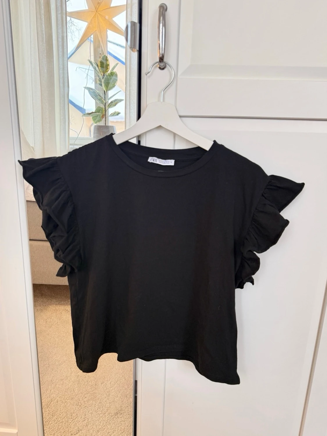 Svart volangtopp  - 1