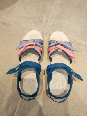 Sandaler från Teva - Bara använda en sommar och nypris 750 kr❤