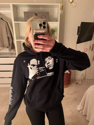 Marcus och Martinus hoodie  - Svart hoodie med Marcus och Martinus tryck samt setlist. Nypris: 750 kr