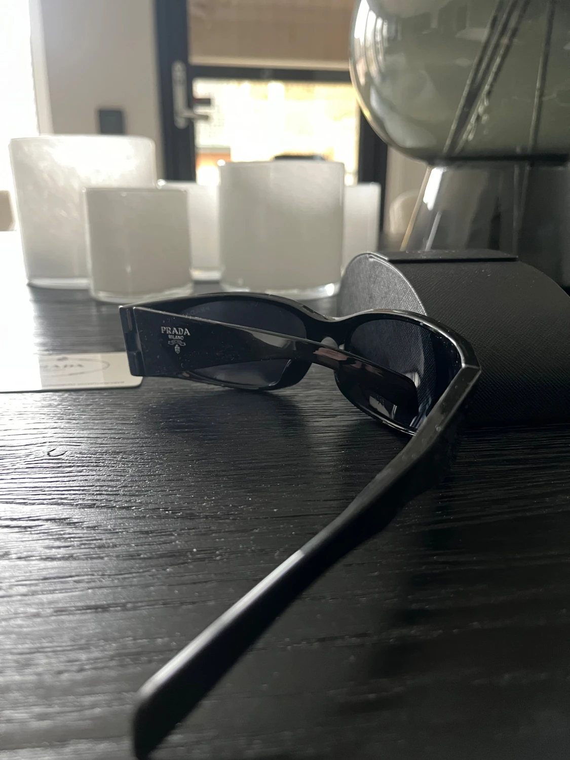 Svarta solglasögon från Prada - 2