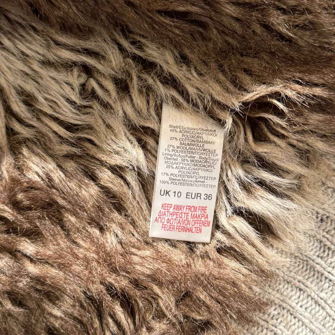 Stickad kofta med konstpäls - 6