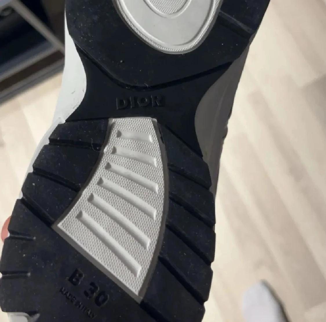 Grå chunky sneakers med reflexdetaljer - 1