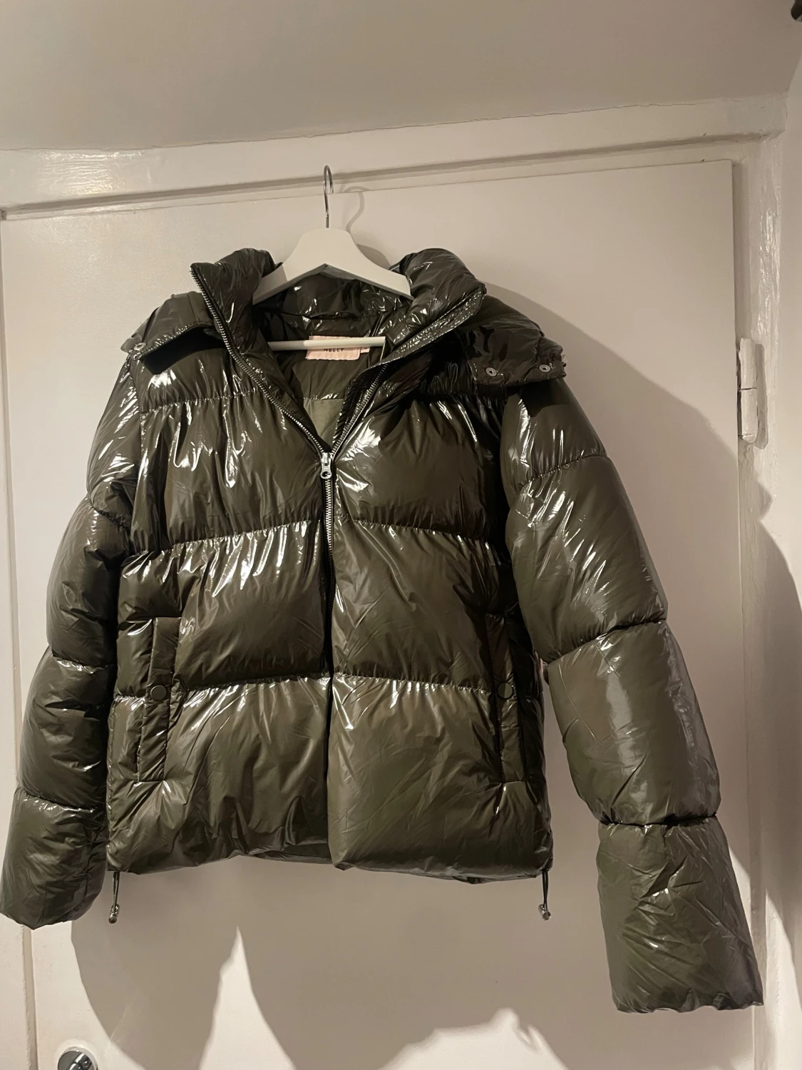 Grön shiny pufferjacka från Nelly - 2
