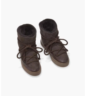 Äkta inuikii i brun färg - Skorna är i mycket bra skick och storlek 37. Dom användes förra vintern och hösten men jag har andra ha föredrar mer. ❤️ skriv för fler bilder 