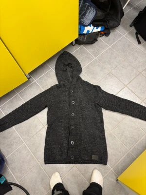 kofta med huva - Riktigt fet kardigan med luva pris kan diskuteras storlek S men sitter som m 