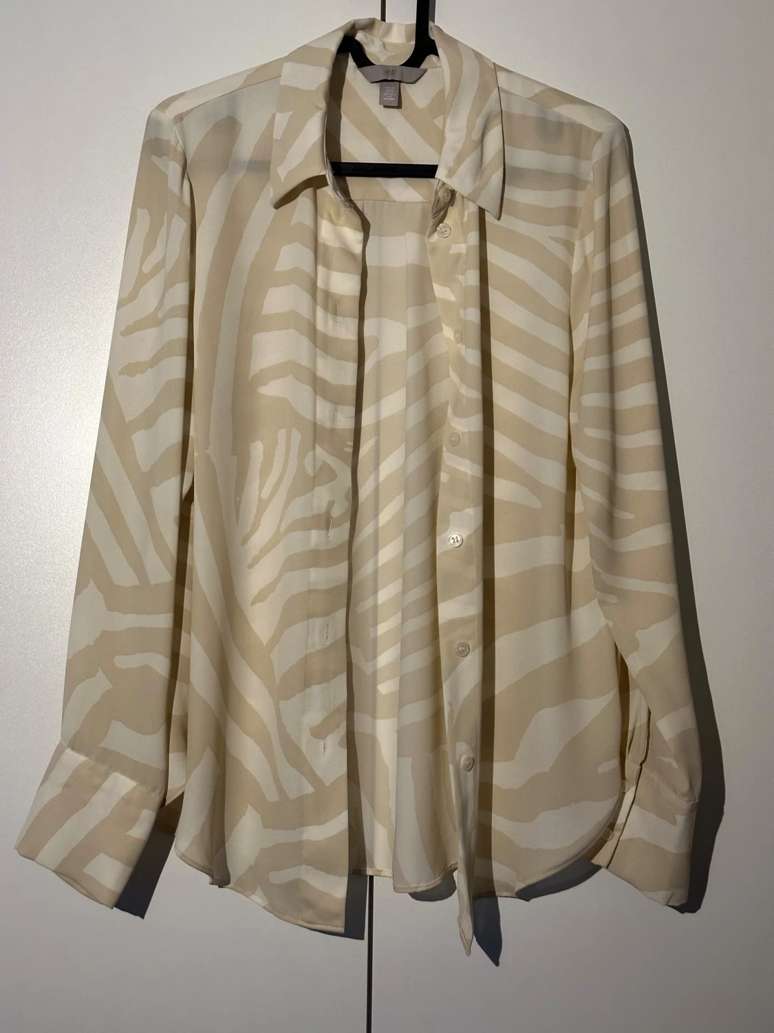 H&M beige skjorta, storlek XS