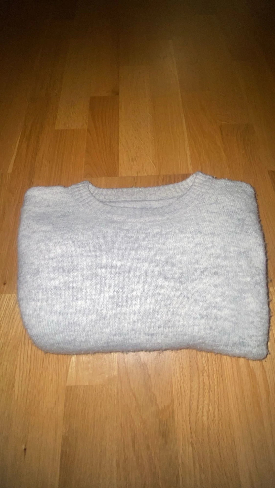 Stickad tröja (grå)  - 1