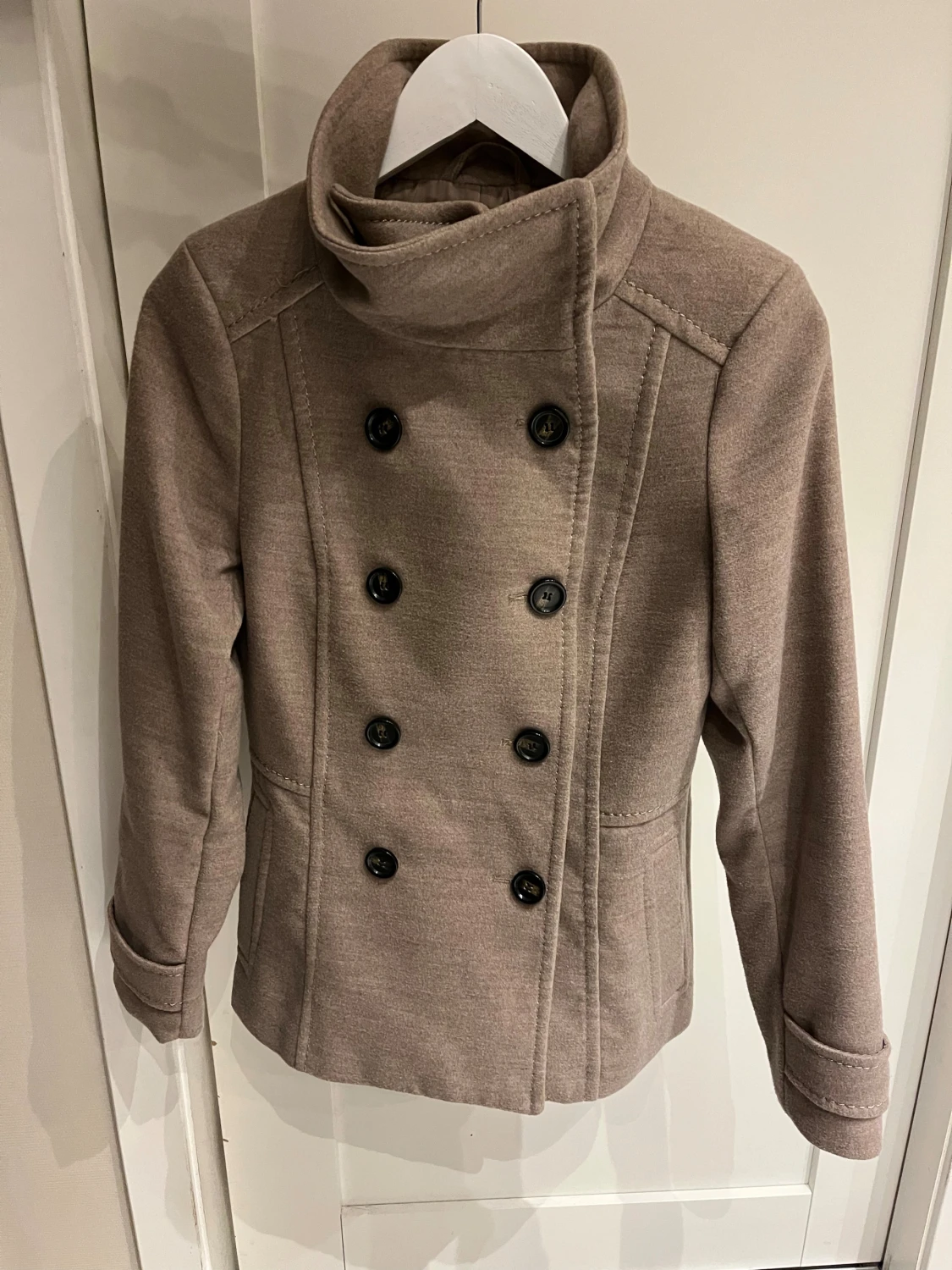 Beige skepparkavaj från H&M, strl 36