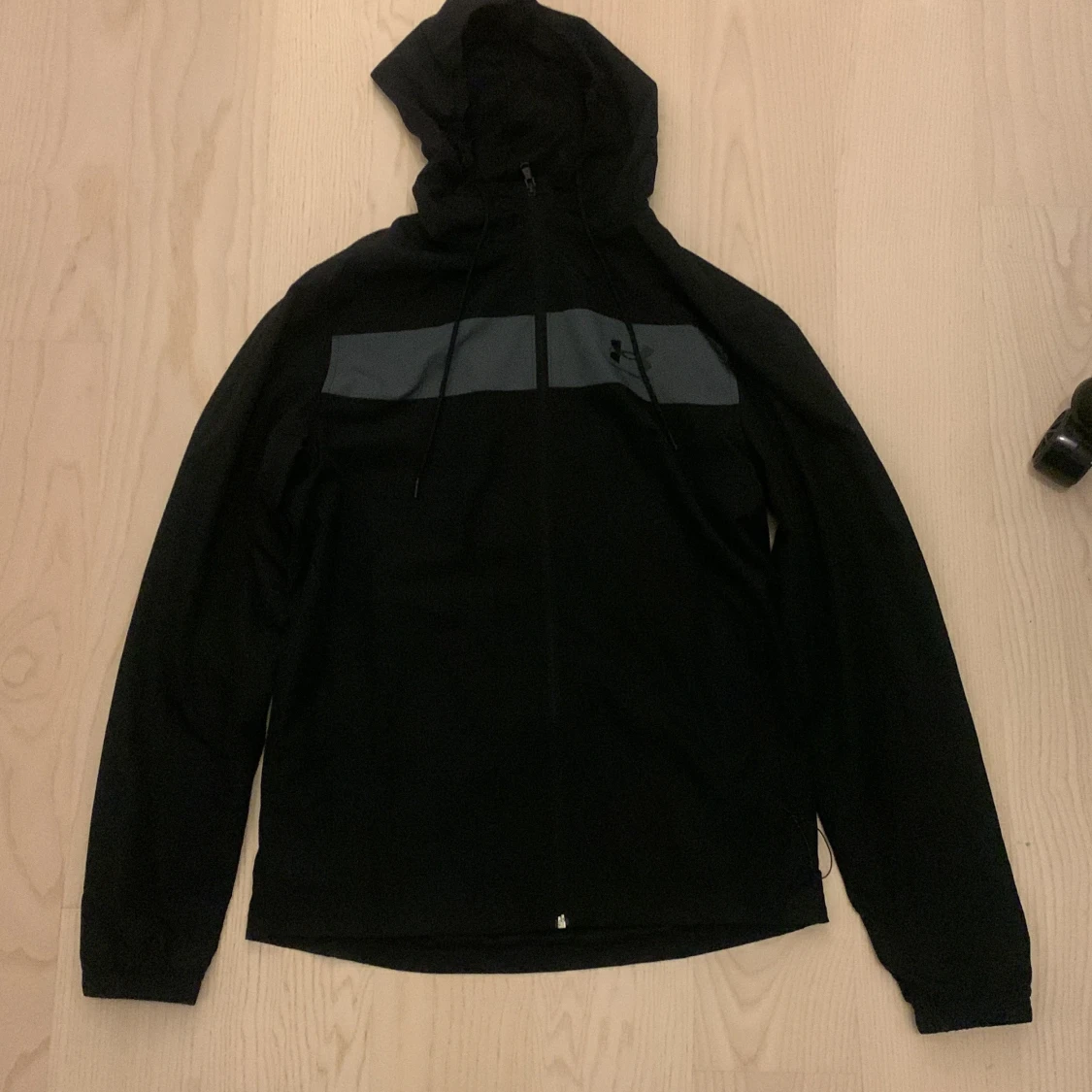 Svart vindjacka från Under Armour
