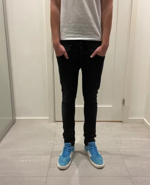 Dondup George Jeans  - Säljer nu dessa Dondup George Jeans, skriv för fler bilder/frågor🙌🏼