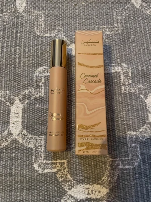 Caramel Cascade parfym 15ml - Caramel Cascade från Taskeen-serien, 15ml. Smidig storlek att ta med överallt. Snygg design och perfekt för dig som vill sticka ut med något unikt. Testad en gång!