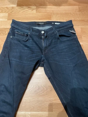 Replay Grover - Säljer ett par Replay Grover i storlek 30/32. Jeansen är i bra skick.