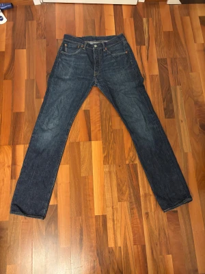 Levis 501 W32 L34 - Säljer ett par snygga Levi’s i riktigt bra skick. Knappt något tecken på användning. Hör av dig om du har en fråga!