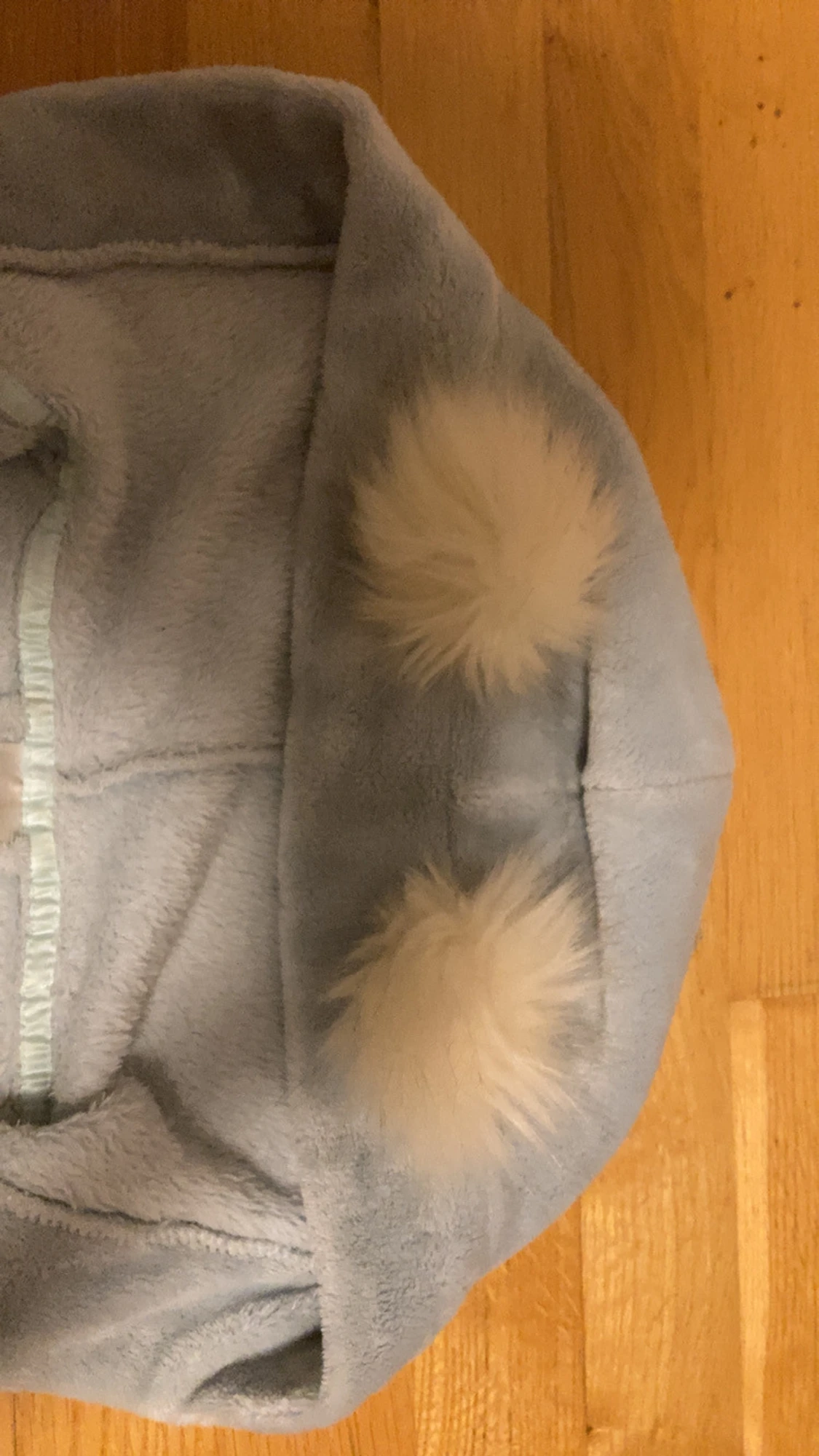 Ljusblå teddyjacka med huva och bollar - 3