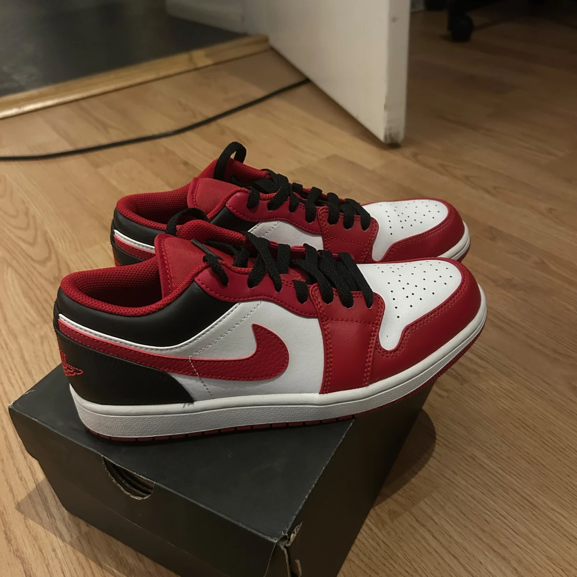 Nike Air Jordan 1 Low Chicago - 1