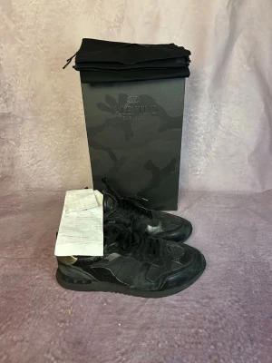 Valentino rockrunners  -  fint skick + allt OG och kvitto | Size 41 | fraktar inom 24 timmar | för att köpa klicka ”köp nu” | vid frågor eller funderingar skriv en meddelande | följare får bättre rabatter🙌