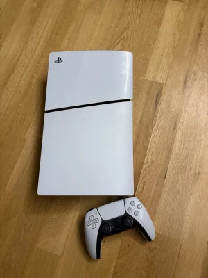 Playstaion 5 - Säljer Playsation 5 inte använd så länge köpt från webhallen kommer med en kontroll.
