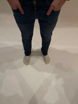  Replay jeans  - Säljer ett par blåa replay Jens i storlek 31/32