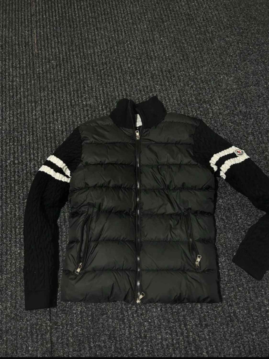 Svart pufferjacka från Moncler - 2