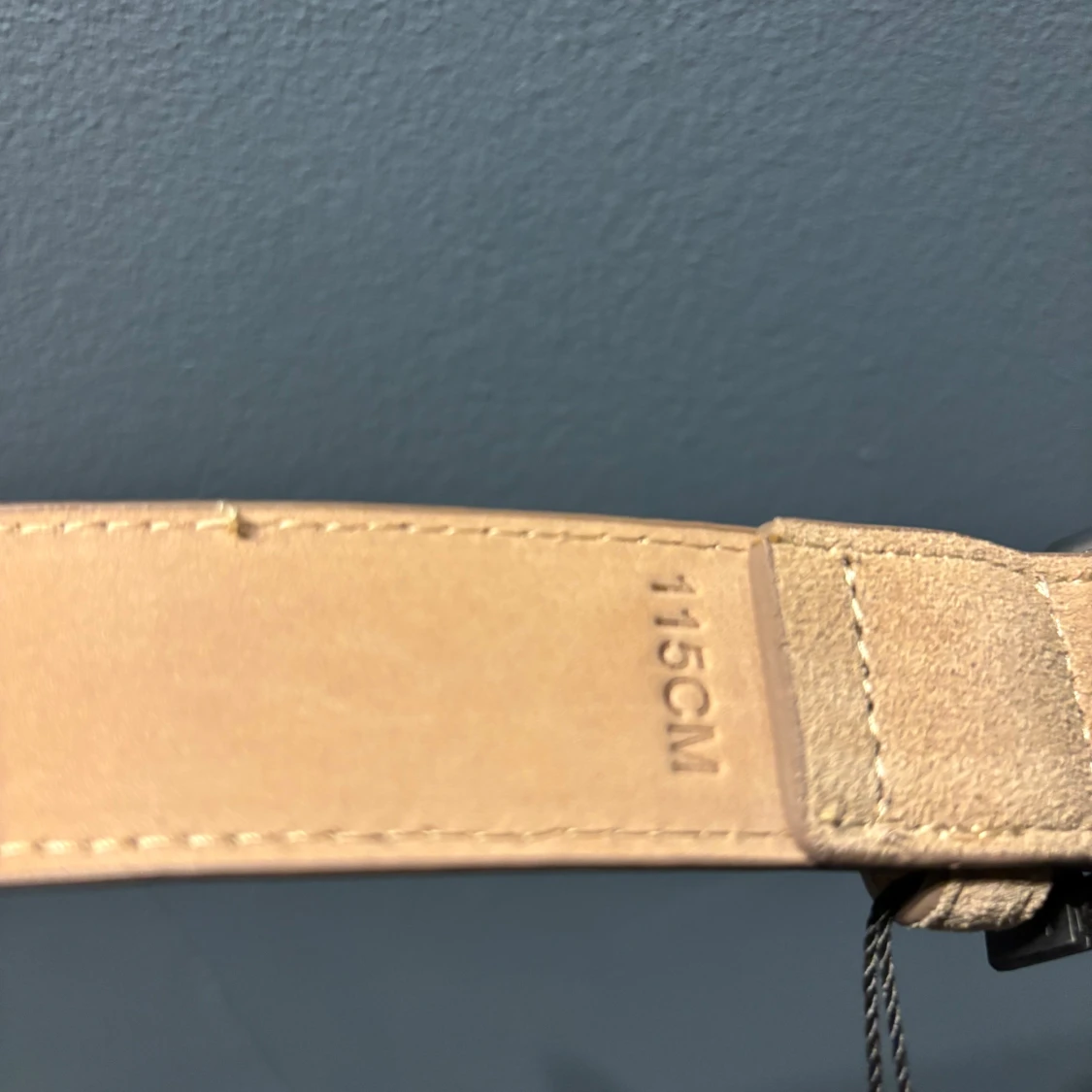 Beige mockabälte från Dissing 115 cm - 2