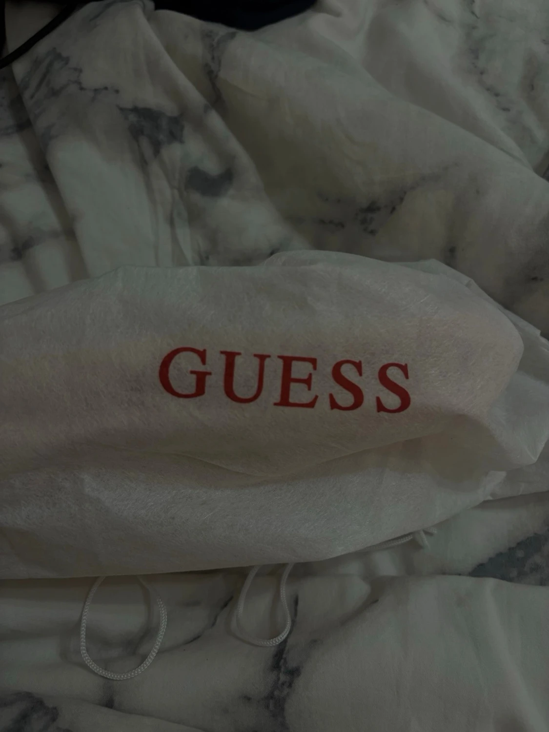 Ljusrosa axelväska från Guess - 5