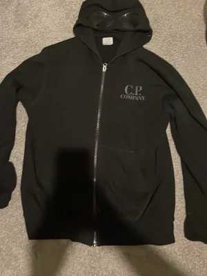 Cp company  - Cp company hoodie ny med prislapp storlek 14 år