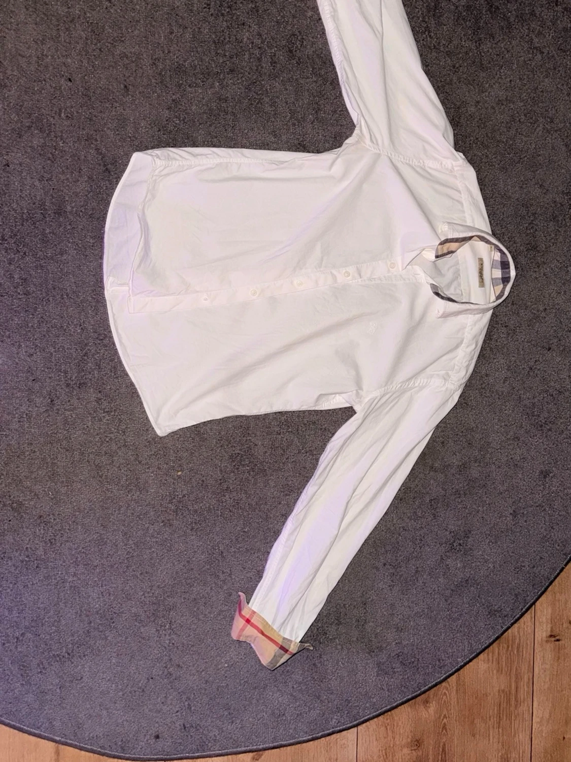 Vit Burberry skjorta med rutiga detaljer