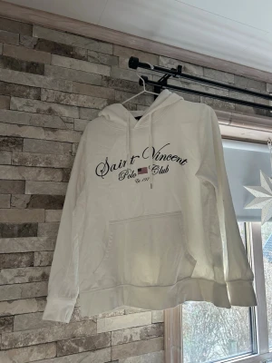 Hoddie  - Hoddie i storlek L men är som storlek S 