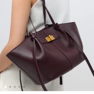 Gina väska  - Säljer min väska är helt ny🥰slutsålt online